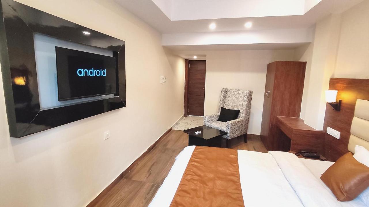 Hotel Blueark Lakhnau Kültér fotó