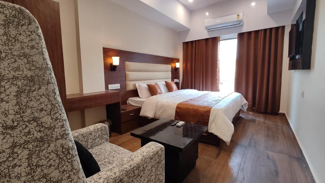 Hotel Blueark Lakhnau Kültér fotó
