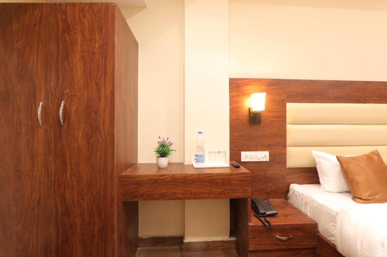 Hotel Blueark Lakhnau Kültér fotó